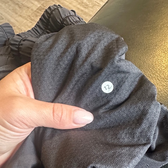 Lululemon size 12 Pants - Picture 3 of 3
